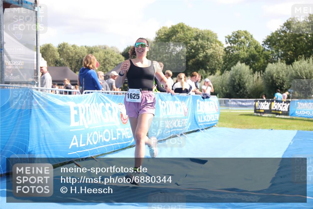25.08.2024 - Elbe Triathlon Hamburg H.Heesch http://msf.ph/oto/6880344 25.08.2024 12:24:18 Ziel 1625 meine-sportfotos.de