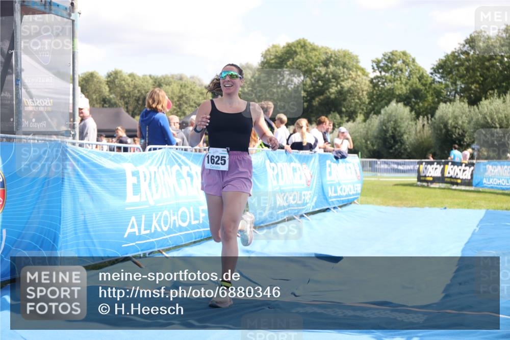 25.08.2024 - Elbe Triathlon Hamburg H.Heesch http://msf.ph/oto/6880346 25.08.2024 12:24:18 Ziel 1625 meine-sportfotos.de