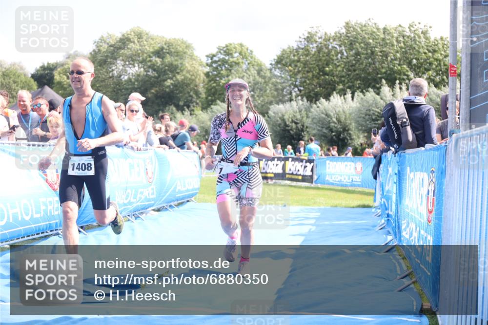 25.08.2024 - Elbe Triathlon Hamburg H.Heesch http://msf.ph/oto/6880350 25.08.2024 11:54:05 Ziel 151, 1408, 1474 meine-sportfotos.de