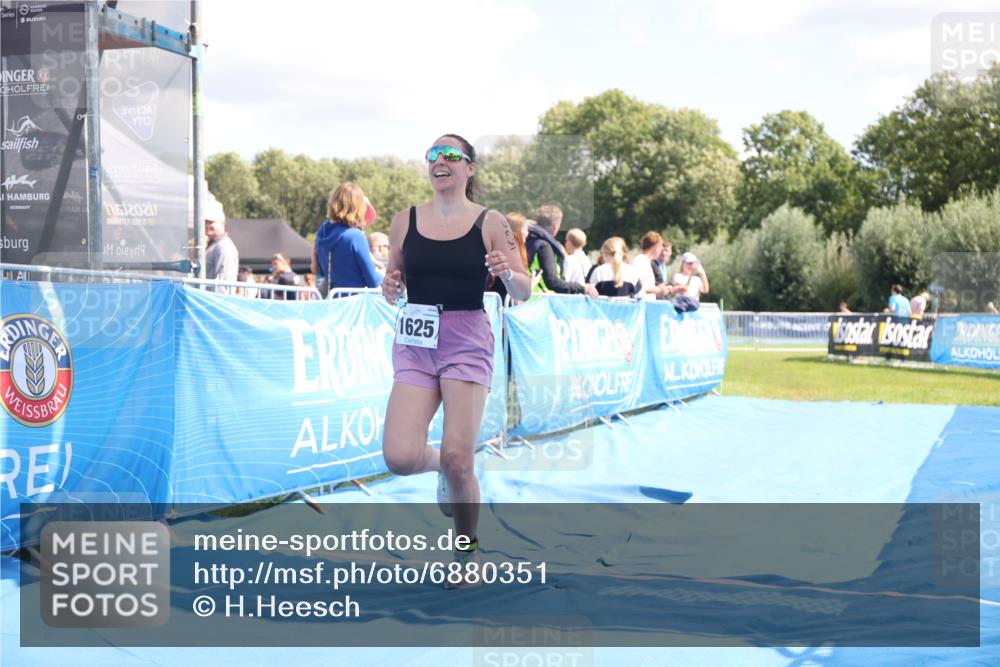 25.08.2024 - Elbe Triathlon Hamburg H.Heesch http://msf.ph/oto/6880351 25.08.2024 12:24:18 Ziel 1625 meine-sportfotos.de