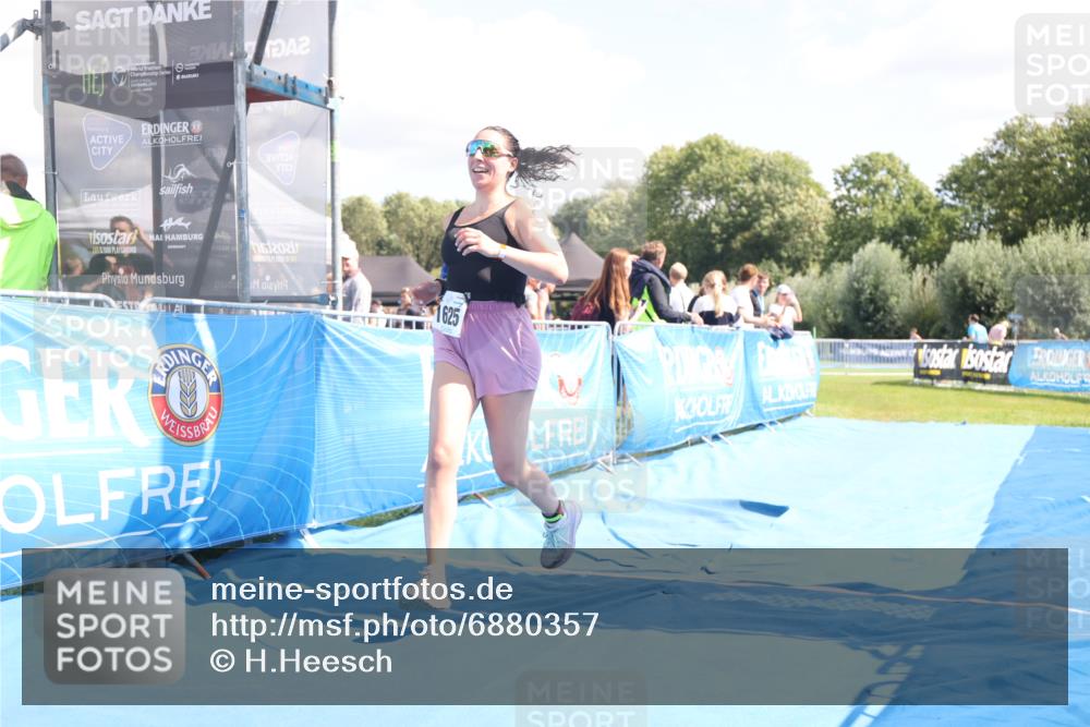 25.08.2024 - Elbe Triathlon Hamburg H.Heesch http://msf.ph/oto/6880357 25.08.2024 12:24:19 Ziel 1625 meine-sportfotos.de