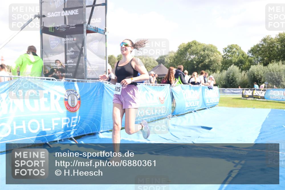 25.08.2024 - Elbe Triathlon Hamburg H.Heesch http://msf.ph/oto/6880361 25.08.2024 12:24:19 Ziel 1625 meine-sportfotos.de