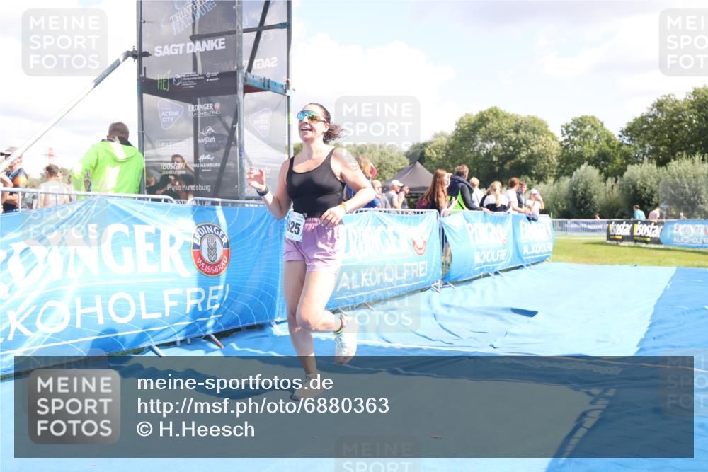 25.08.2024 - Elbe Triathlon Hamburg H.Heesch http://msf.ph/oto/6880363 25.08.2024 12:24:19 Ziel 1625 meine-sportfotos.de