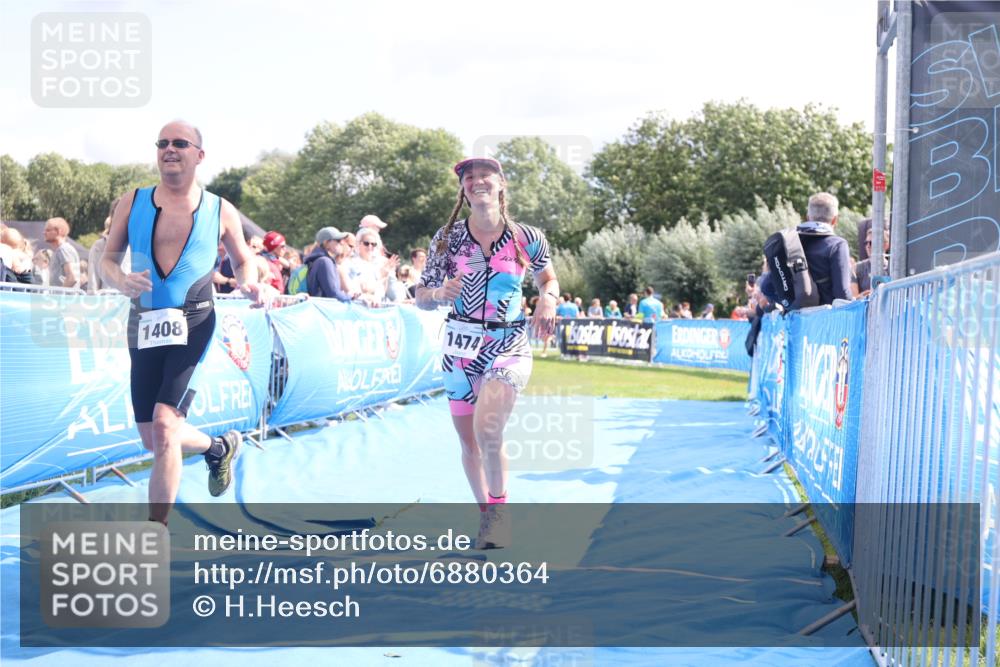 25.08.2024 - Elbe Triathlon Hamburg H.Heesch http://msf.ph/oto/6880364 25.08.2024 11:54:05 Ziel 151, 1408, 1474 meine-sportfotos.de