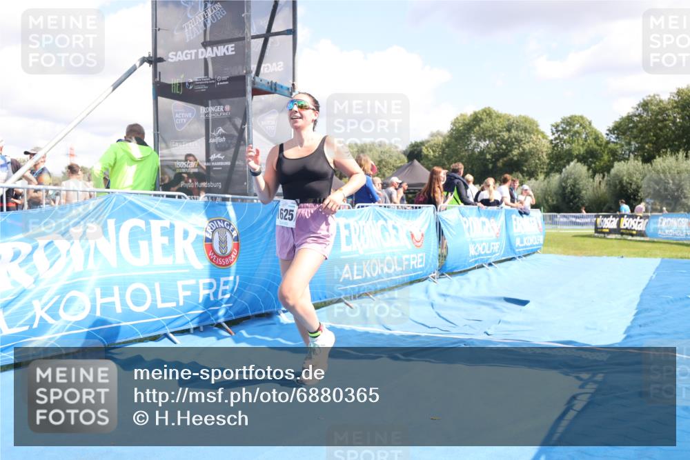 25.08.2024 - Elbe Triathlon Hamburg H.Heesch http://msf.ph/oto/6880365 25.08.2024 12:24:19 Ziel 1625 meine-sportfotos.de