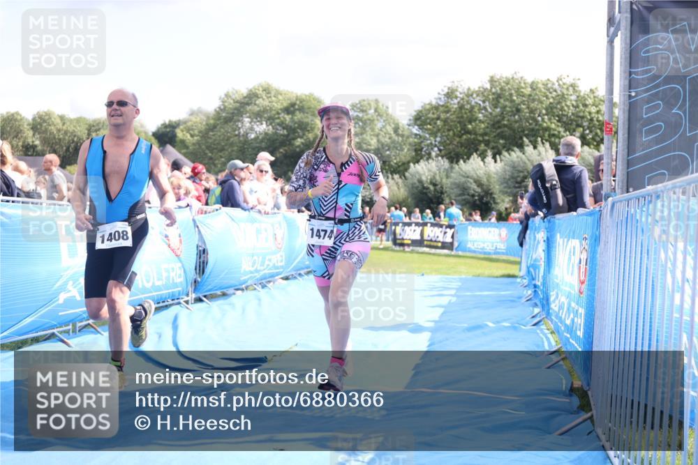 25.08.2024 - Elbe Triathlon Hamburg H.Heesch http://msf.ph/oto/6880366 25.08.2024 11:54:05 Ziel 151, 1408, 1474 meine-sportfotos.de