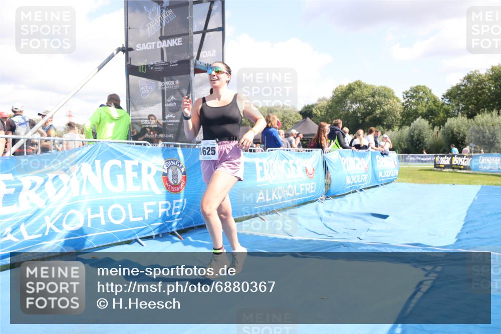 25.08.2024 - Elbe Triathlon Hamburg H.Heesch http://msf.ph/oto/6880367 25.08.2024 12:24:19 Ziel 1625 meine-sportfotos.de