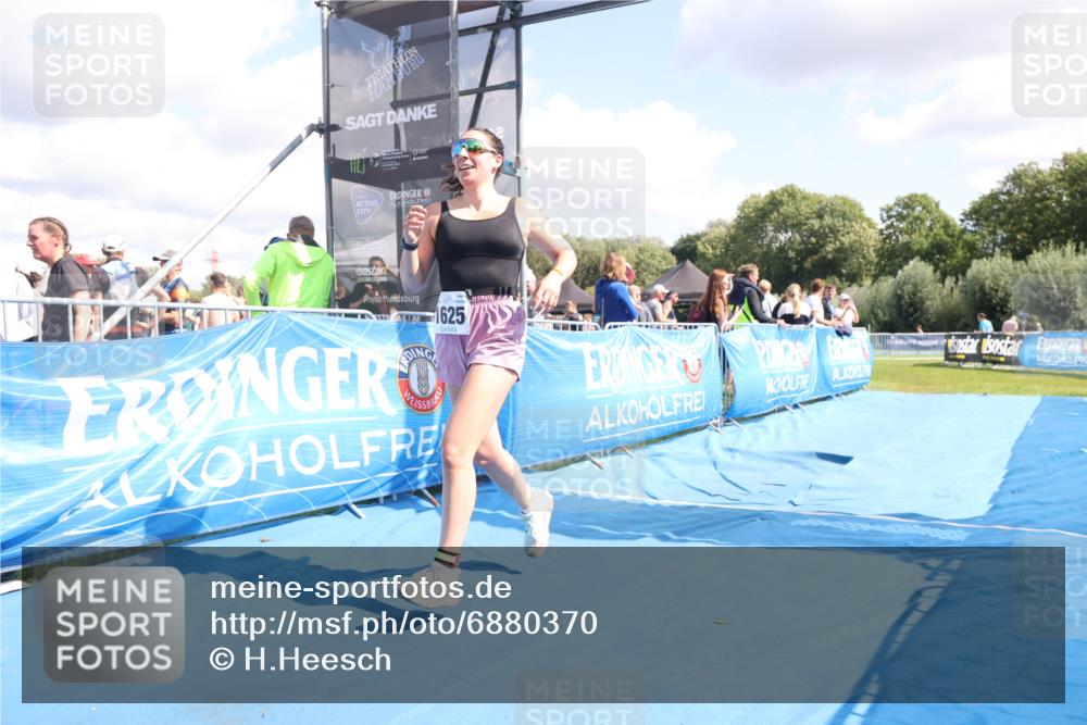 25.08.2024 - Elbe Triathlon Hamburg H.Heesch http://msf.ph/oto/6880370 25.08.2024 12:24:19 Ziel 1625 meine-sportfotos.de