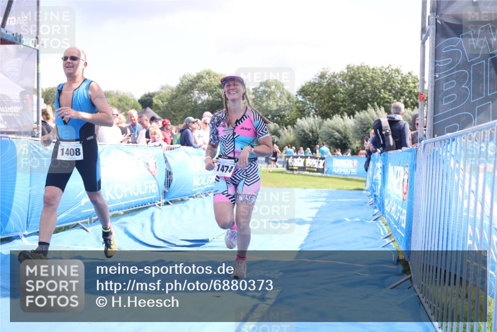 25.08.2024 - Elbe Triathlon Hamburg H.Heesch http://msf.ph/oto/6880373 25.08.2024 11:54:06 Ziel 151, 1408, 1474 meine-sportfotos.de