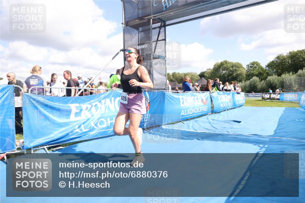 25.08.2024 - Elbe Triathlon Hamburg H.Heesch http://msf.ph/oto/6880376 25.08.2024 12:24:19 Ziel 1625 meine-sportfotos.de