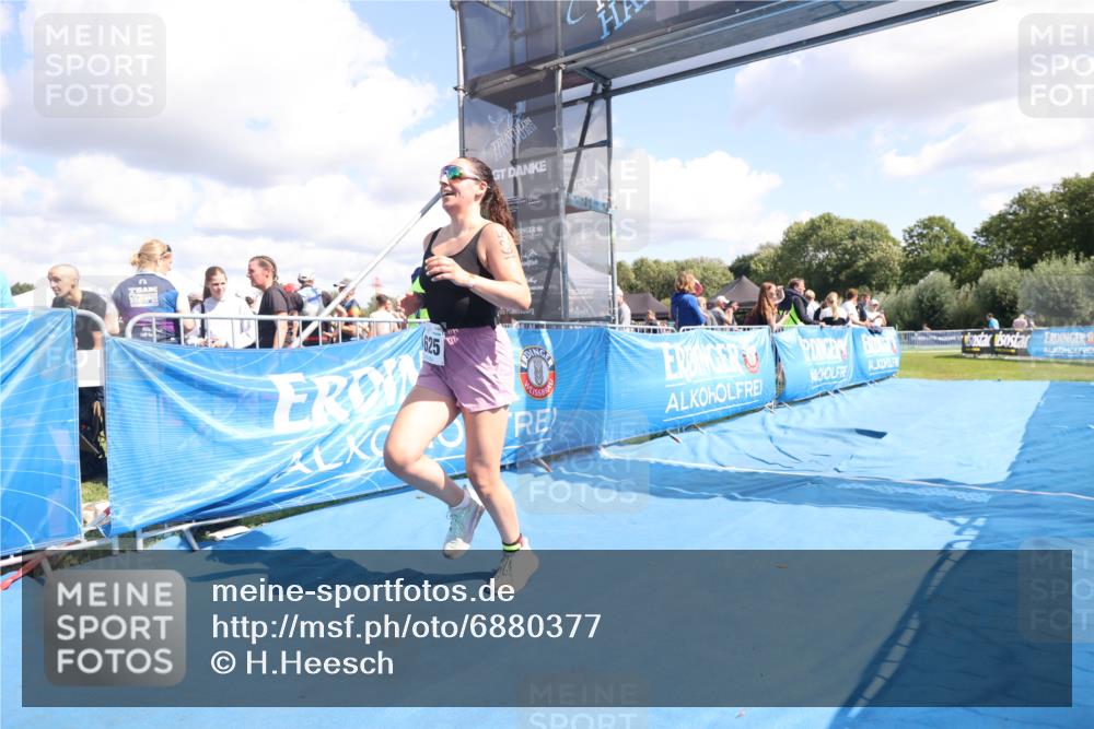 25.08.2024 - Elbe Triathlon Hamburg H.Heesch http://msf.ph/oto/6880377 25.08.2024 12:24:19 Ziel 1625 meine-sportfotos.de