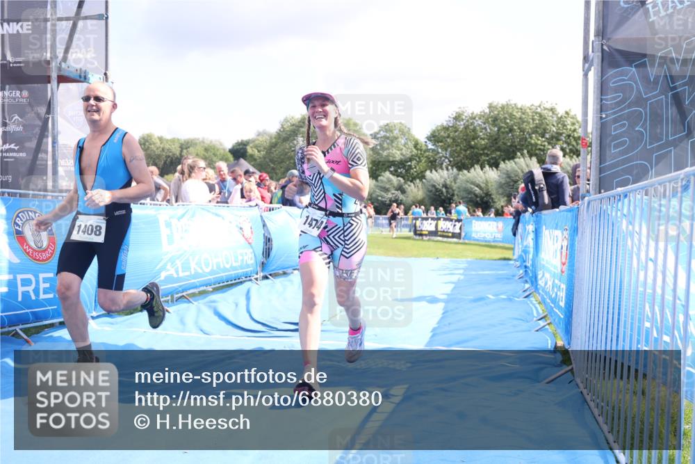 25.08.2024 - Elbe Triathlon Hamburg H.Heesch http://msf.ph/oto/6880380 25.08.2024 11:54:06 Ziel 151, 1408, 1474 meine-sportfotos.de
