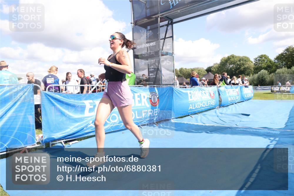 25.08.2024 - Elbe Triathlon Hamburg H.Heesch http://msf.ph/oto/6880381 25.08.2024 12:24:19 Ziel 1625 meine-sportfotos.de