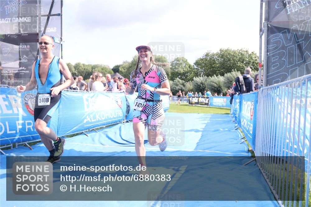 25.08.2024 - Elbe Triathlon Hamburg H.Heesch http://msf.ph/oto/6880383 25.08.2024 11:54:06 Ziel 151, 1408, 1474 meine-sportfotos.de