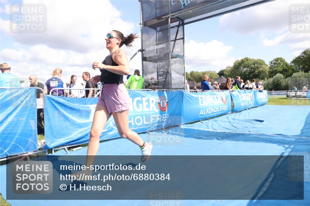 25.08.2024 - Elbe Triathlon Hamburg H.Heesch http://msf.ph/oto/6880384 25.08.2024 12:24:19 Ziel 1625 meine-sportfotos.de