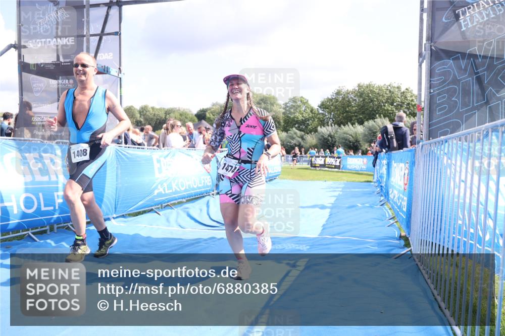25.08.2024 - Elbe Triathlon Hamburg H.Heesch http://msf.ph/oto/6880385 25.08.2024 11:54:06 Ziel 151, 1408, 1474 meine-sportfotos.de