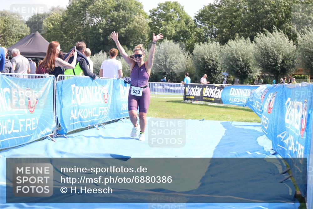 25.08.2024 - Elbe Triathlon Hamburg H.Heesch http://msf.ph/oto/6880386 25.08.2024 12:25:01 Ziel 523 meine-sportfotos.de