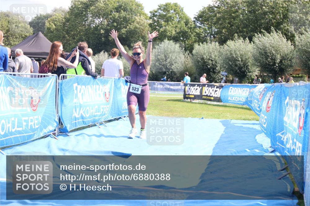 25.08.2024 - Elbe Triathlon Hamburg H.Heesch http://msf.ph/oto/6880388 25.08.2024 12:25:01 Ziel 523 meine-sportfotos.de