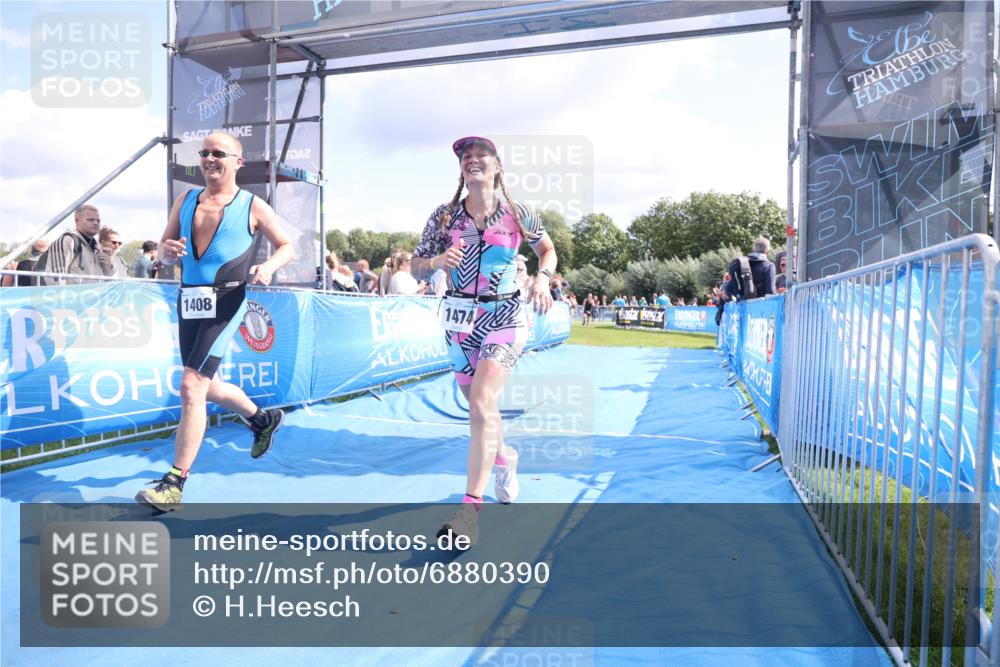 25.08.2024 - Elbe Triathlon Hamburg H.Heesch http://msf.ph/oto/6880390 25.08.2024 11:54:06 Ziel 151, 1408, 1474 meine-sportfotos.de