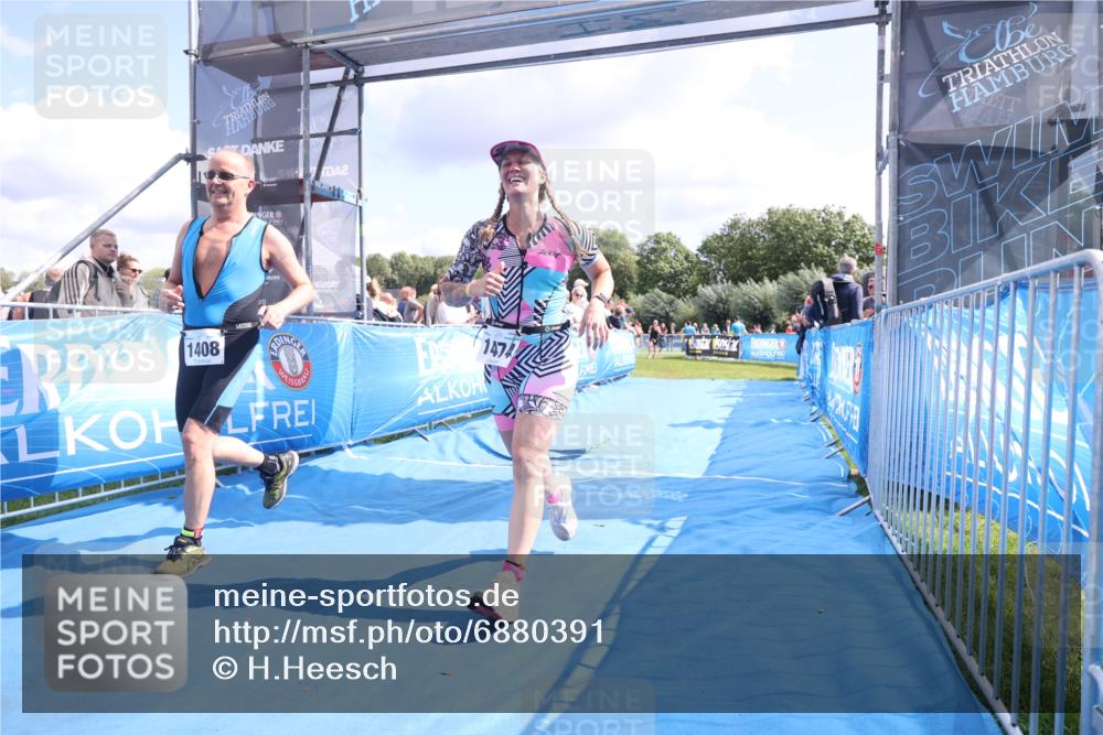 25.08.2024 - Elbe Triathlon Hamburg H.Heesch http://msf.ph/oto/6880391 25.08.2024 11:54:06 Ziel 151, 1408, 1474 meine-sportfotos.de
