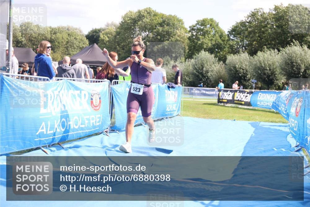25.08.2024 - Elbe Triathlon Hamburg H.Heesch http://msf.ph/oto/6880398 25.08.2024 12:25:02 Ziel 523 meine-sportfotos.de