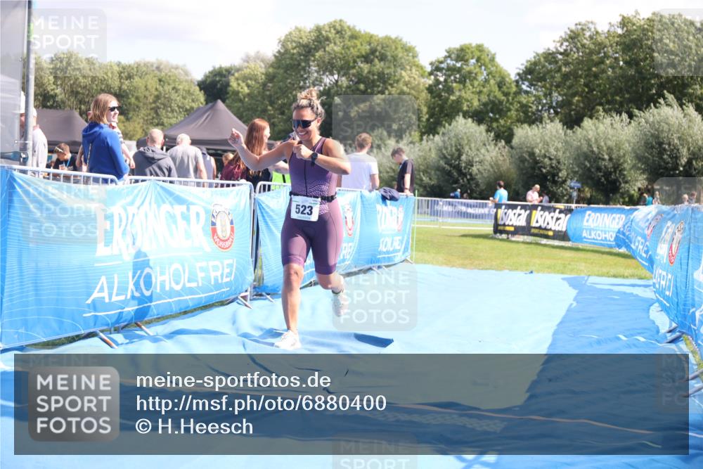 25.08.2024 - Elbe Triathlon Hamburg H.Heesch http://msf.ph/oto/6880400 25.08.2024 12:25:02 Ziel 523 meine-sportfotos.de