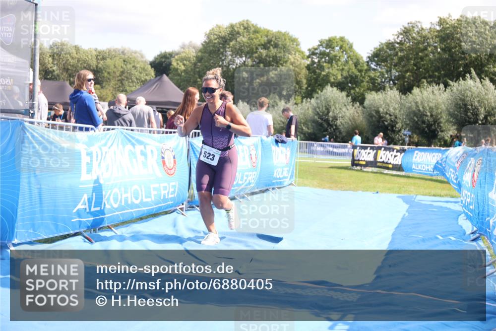 25.08.2024 - Elbe Triathlon Hamburg H.Heesch http://msf.ph/oto/6880405 25.08.2024 12:25:02 Ziel 523 meine-sportfotos.de