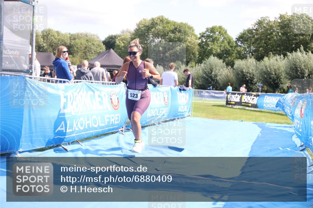 25.08.2024 - Elbe Triathlon Hamburg H.Heesch http://msf.ph/oto/6880409 25.08.2024 12:25:02 Ziel 523 meine-sportfotos.de