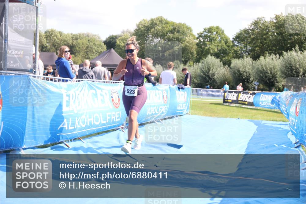 25.08.2024 - Elbe Triathlon Hamburg H.Heesch http://msf.ph/oto/6880411 25.08.2024 12:25:02 Ziel 523 meine-sportfotos.de
