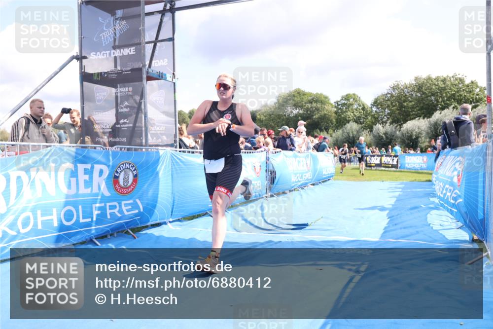 25.08.2024 - Elbe Triathlon Hamburg H.Heesch http://msf.ph/oto/6880412 25.08.2024 11:54:13 Ziel 151, 1432 meine-sportfotos.de