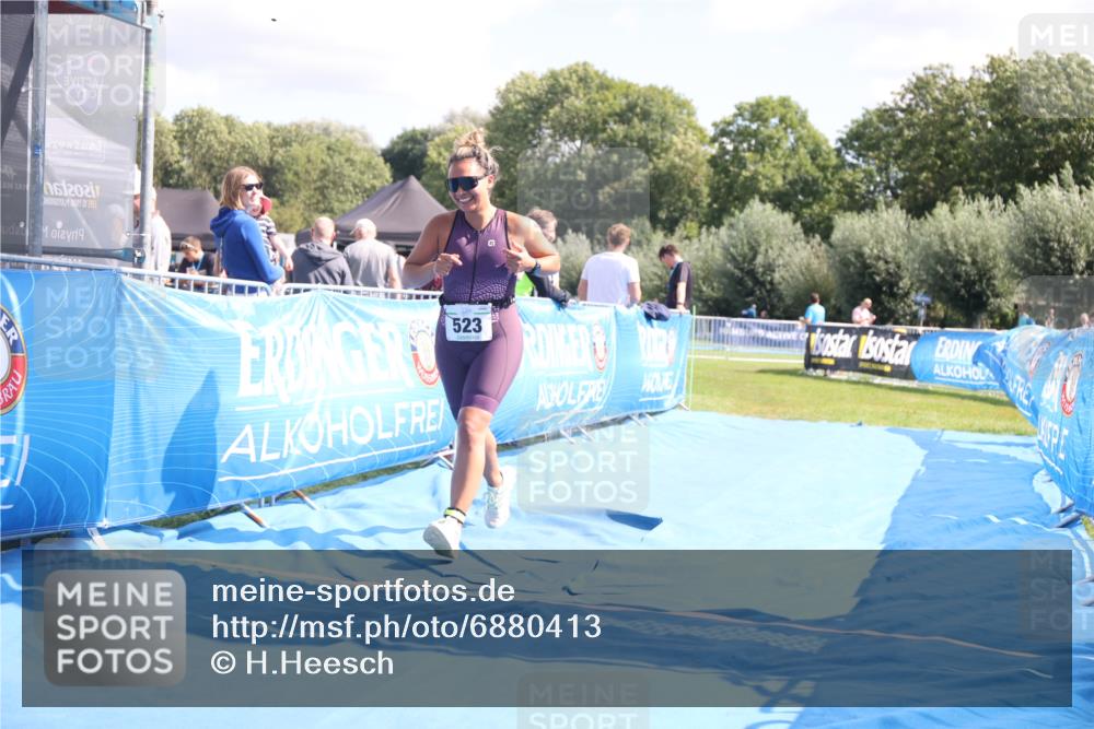 25.08.2024 - Elbe Triathlon Hamburg H.Heesch http://msf.ph/oto/6880413 25.08.2024 12:25:02 Ziel 523 meine-sportfotos.de