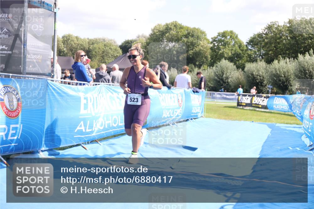 25.08.2024 - Elbe Triathlon Hamburg H.Heesch http://msf.ph/oto/6880417 25.08.2024 12:25:02 Ziel 523 meine-sportfotos.de