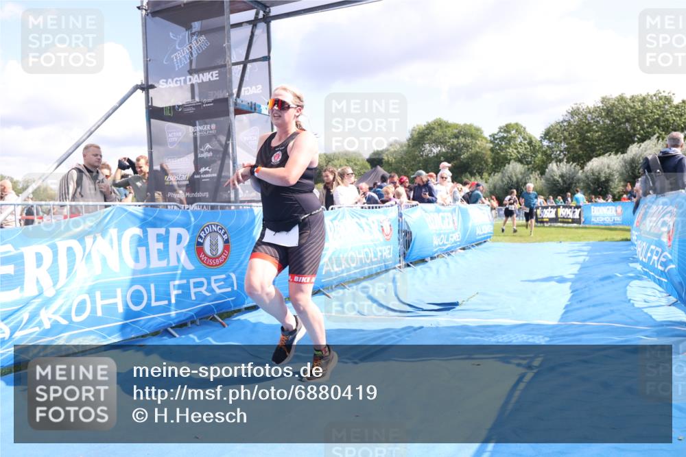 25.08.2024 - Elbe Triathlon Hamburg H.Heesch http://msf.ph/oto/6880419 25.08.2024 11:54:13 Ziel 151, 1432 meine-sportfotos.de