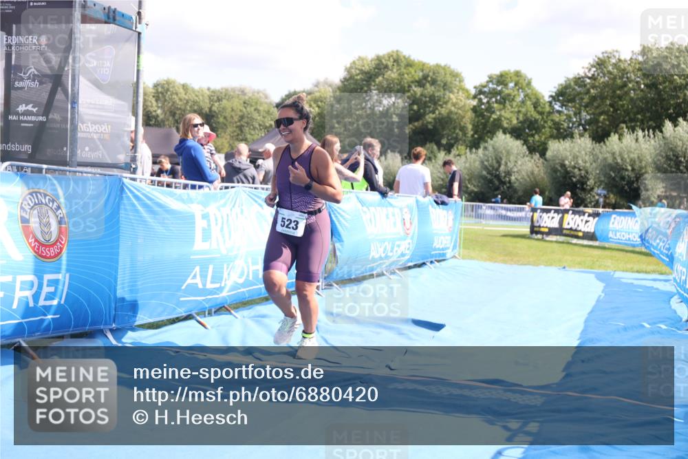25.08.2024 - Elbe Triathlon Hamburg H.Heesch http://msf.ph/oto/6880420 25.08.2024 12:25:03 Ziel 523 meine-sportfotos.de