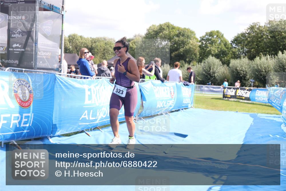 25.08.2024 - Elbe Triathlon Hamburg H.Heesch http://msf.ph/oto/6880422 25.08.2024 12:25:03 Ziel 523 meine-sportfotos.de