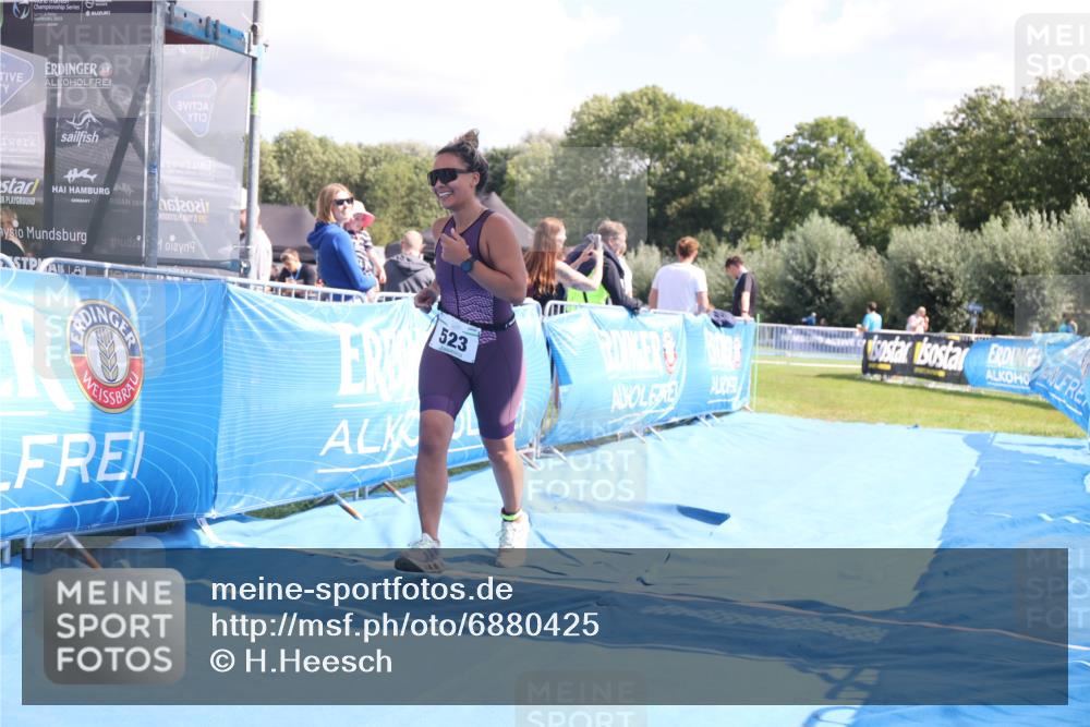 25.08.2024 - Elbe Triathlon Hamburg H.Heesch http://msf.ph/oto/6880425 25.08.2024 12:25:03 Ziel 523 meine-sportfotos.de