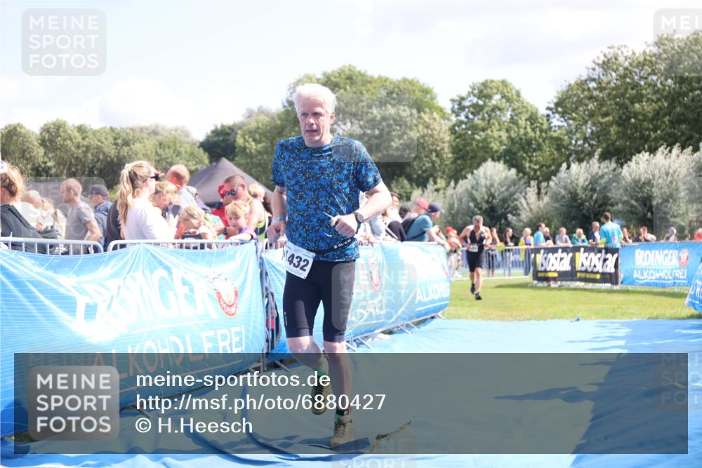25.08.2024 - Elbe Triathlon Hamburg H.Heesch http://msf.ph/oto/6880427 25.08.2024 11:54:17 Ziel 151, 1420, 1432 meine-sportfotos.de