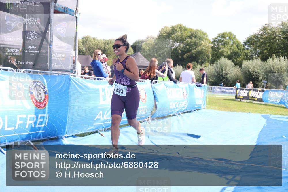 25.08.2024 - Elbe Triathlon Hamburg H.Heesch http://msf.ph/oto/6880428 25.08.2024 12:25:03 Ziel 523 meine-sportfotos.de