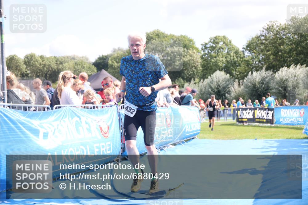 25.08.2024 - Elbe Triathlon Hamburg H.Heesch http://msf.ph/oto/6880429 25.08.2024 11:54:17 Ziel 151, 1420, 1432 meine-sportfotos.de