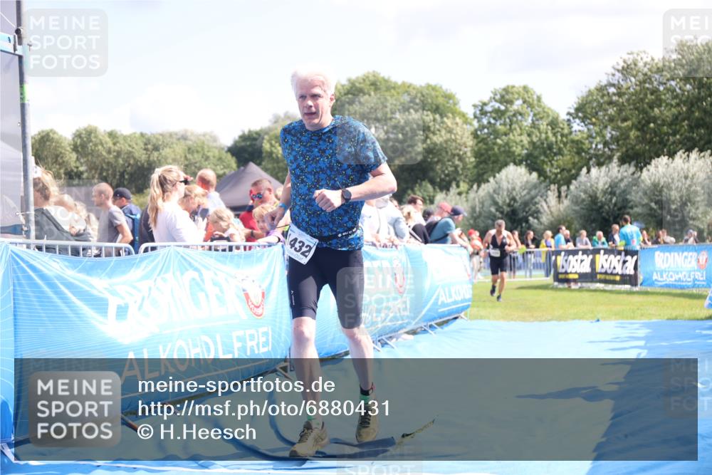 25.08.2024 - Elbe Triathlon Hamburg H.Heesch http://msf.ph/oto/6880431 25.08.2024 11:54:17 Ziel 151, 1420, 1432 meine-sportfotos.de