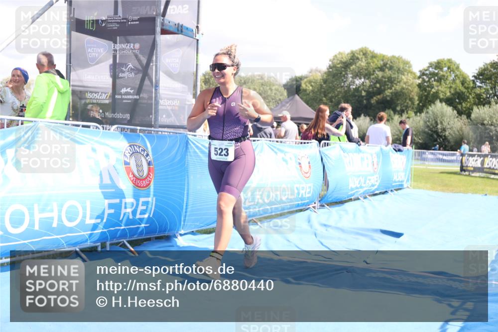 25.08.2024 - Elbe Triathlon Hamburg H.Heesch http://msf.ph/oto/6880440 25.08.2024 12:25:03 Ziel 523 meine-sportfotos.de
