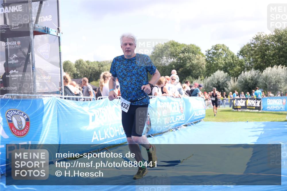 25.08.2024 - Elbe Triathlon Hamburg H.Heesch http://msf.ph/oto/6880441 25.08.2024 11:54:17 Ziel 151, 1420, 1432 meine-sportfotos.de