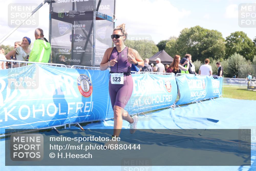 25.08.2024 - Elbe Triathlon Hamburg H.Heesch http://msf.ph/oto/6880444 25.08.2024 12:25:03 Ziel 523 meine-sportfotos.de