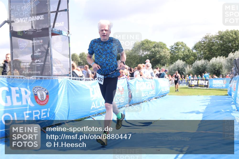 25.08.2024 - Elbe Triathlon Hamburg H.Heesch http://msf.ph/oto/6880447 25.08.2024 11:54:17 Ziel 151, 1420, 1432 meine-sportfotos.de