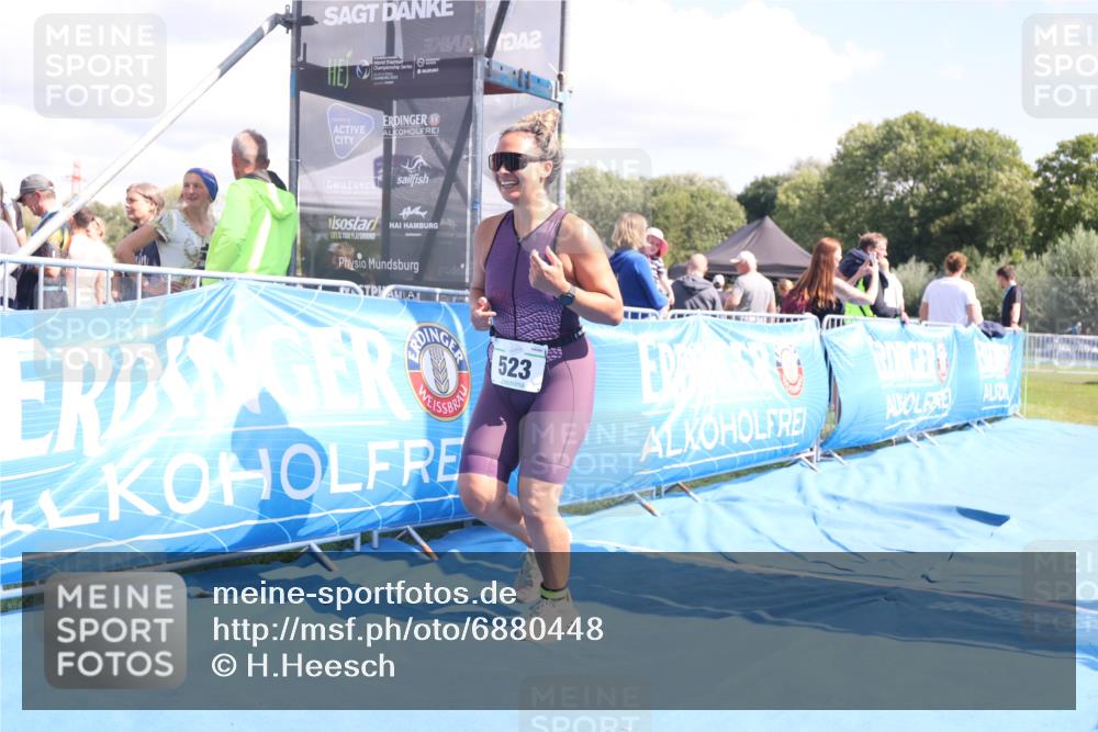25.08.2024 - Elbe Triathlon Hamburg H.Heesch http://msf.ph/oto/6880448 25.08.2024 12:25:03 Ziel 523 meine-sportfotos.de