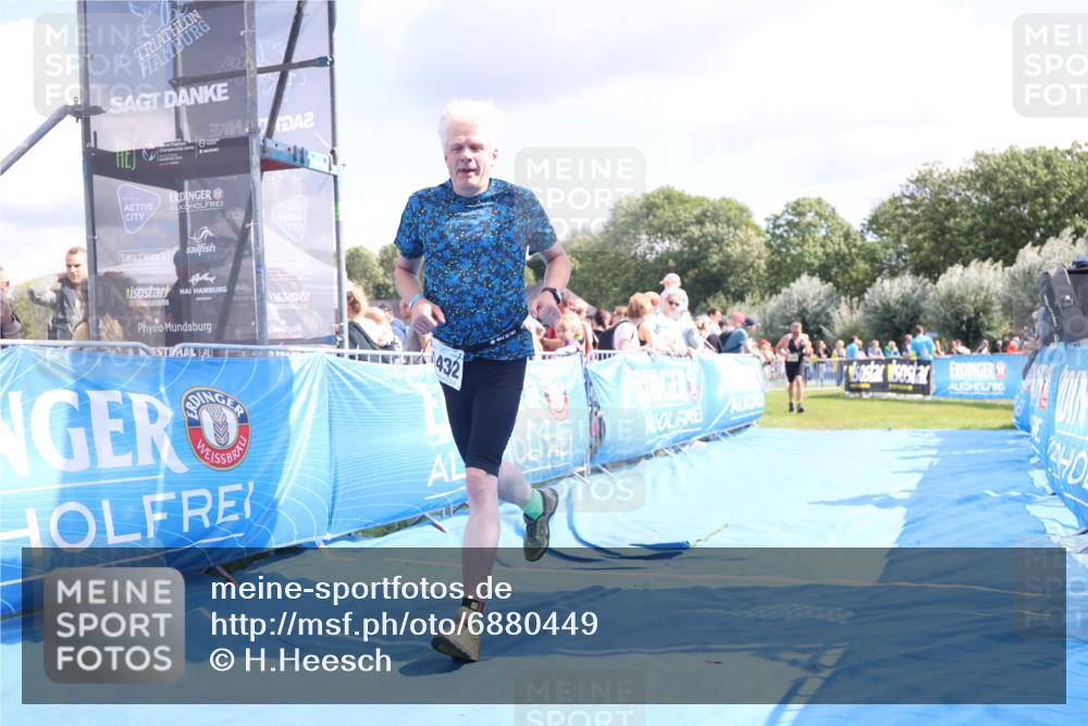 25.08.2024 - Elbe Triathlon Hamburg H.Heesch http://msf.ph/oto/6880449 25.08.2024 11:54:17 Ziel 151, 1420, 1432 meine-sportfotos.de