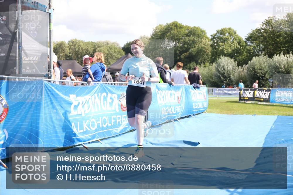 25.08.2024 - Elbe Triathlon Hamburg H.Heesch http://msf.ph/oto/6880458 25.08.2024 12:25:25 Ziel 1641 meine-sportfotos.de