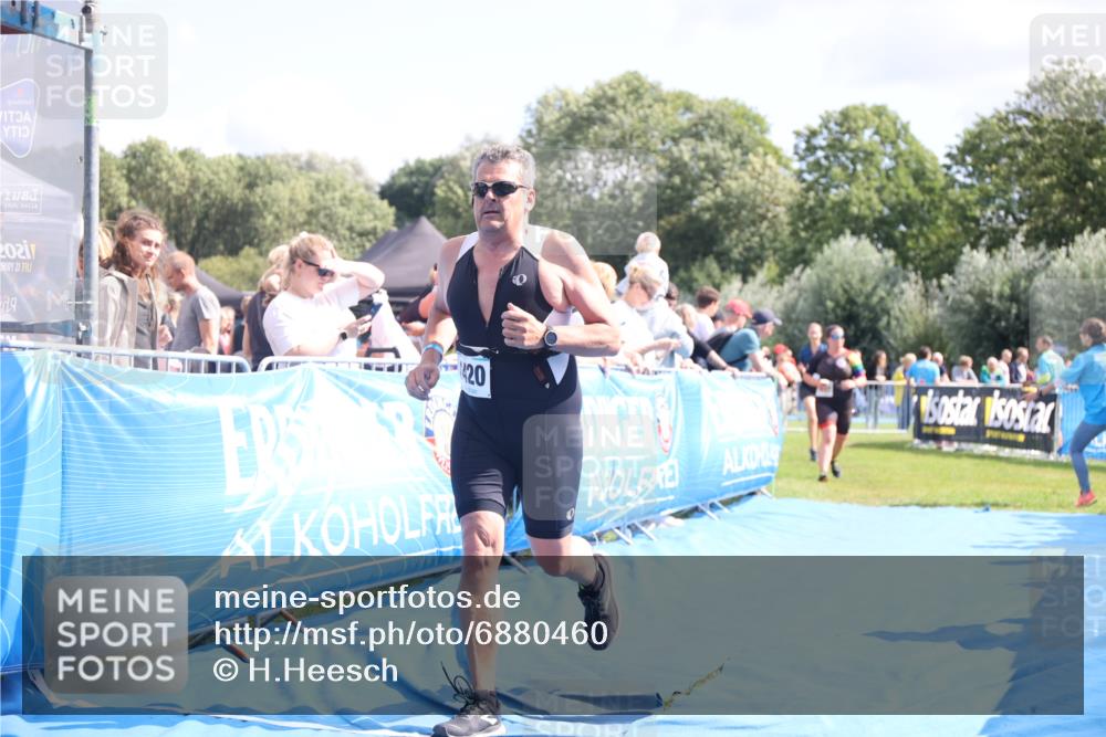 25.08.2024 - Elbe Triathlon Hamburg H.Heesch http://msf.ph/oto/6880460 25.08.2024 11:54:22 Ziel 1420, 1432 meine-sportfotos.de