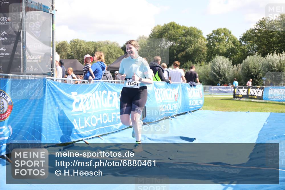 25.08.2024 - Elbe Triathlon Hamburg H.Heesch http://msf.ph/oto/6880461 25.08.2024 12:25:25 Ziel 1641 meine-sportfotos.de