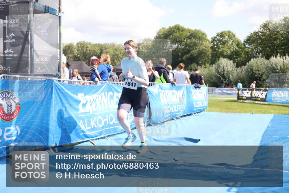 25.08.2024 - Elbe Triathlon Hamburg H.Heesch http://msf.ph/oto/6880463 25.08.2024 12:25:26 Ziel 1641 meine-sportfotos.de